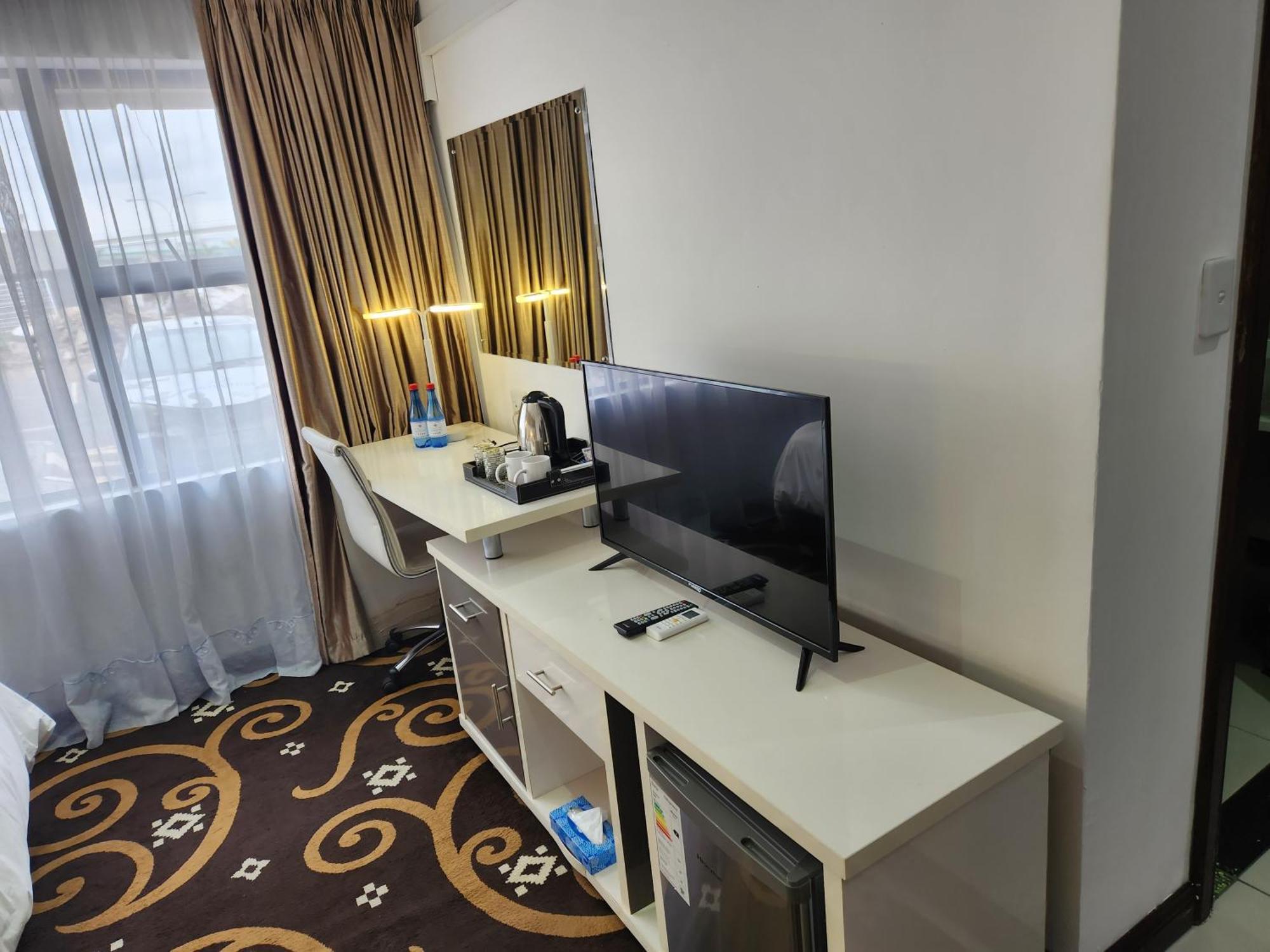 Palm Continental Hotel 4*